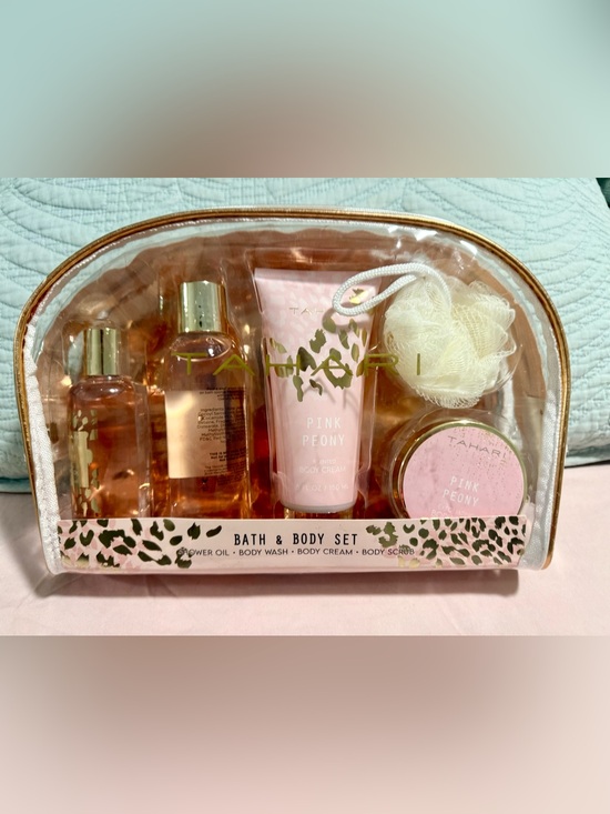 Tahari Other - Tahari Bath & Body 5 piece Set -NIB, floral pink peony scent.